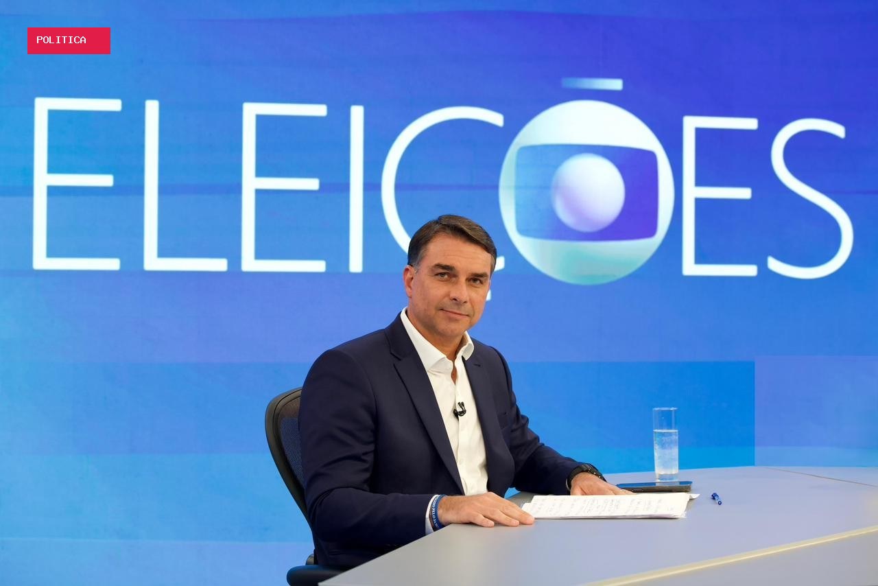 Flávio Bolsonaro diz que 'não há nada de errado' na relação com Vorcaro, afirma que Eduardo errou no