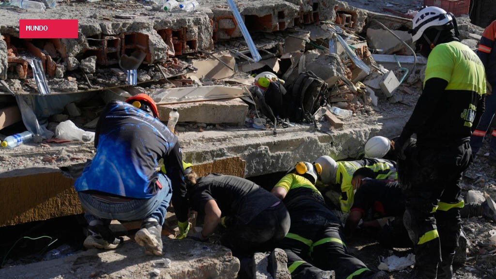 Race to free trapped quake survivor offers hope in Colombia