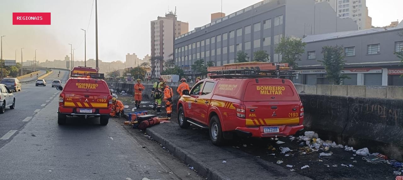 Homem cai no Ribeirão Arrudas e é resgatado por bombeiros no Centro de BH