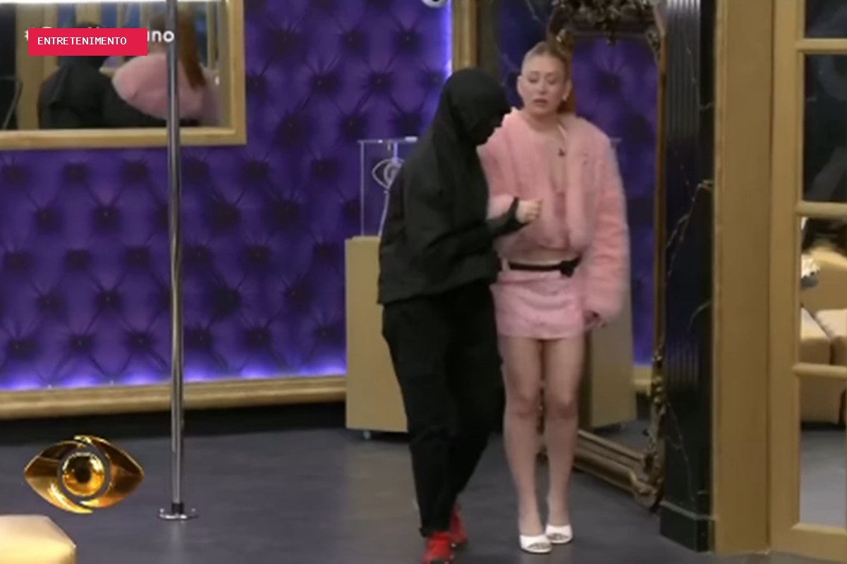 Brasileira resiste à expulsão e é retirada de Big Brother argentino à força