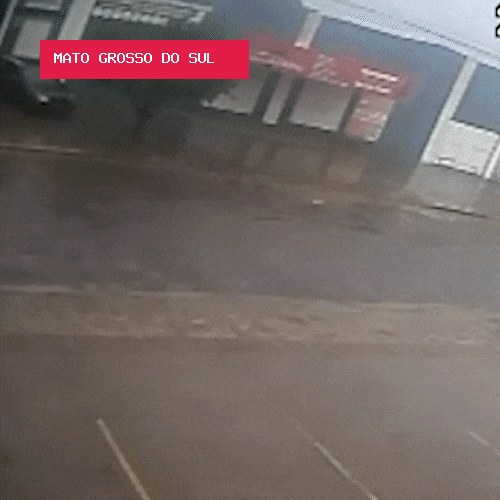 Dupla leva 4 minutos para furtar carro de açougueiro durante expediente