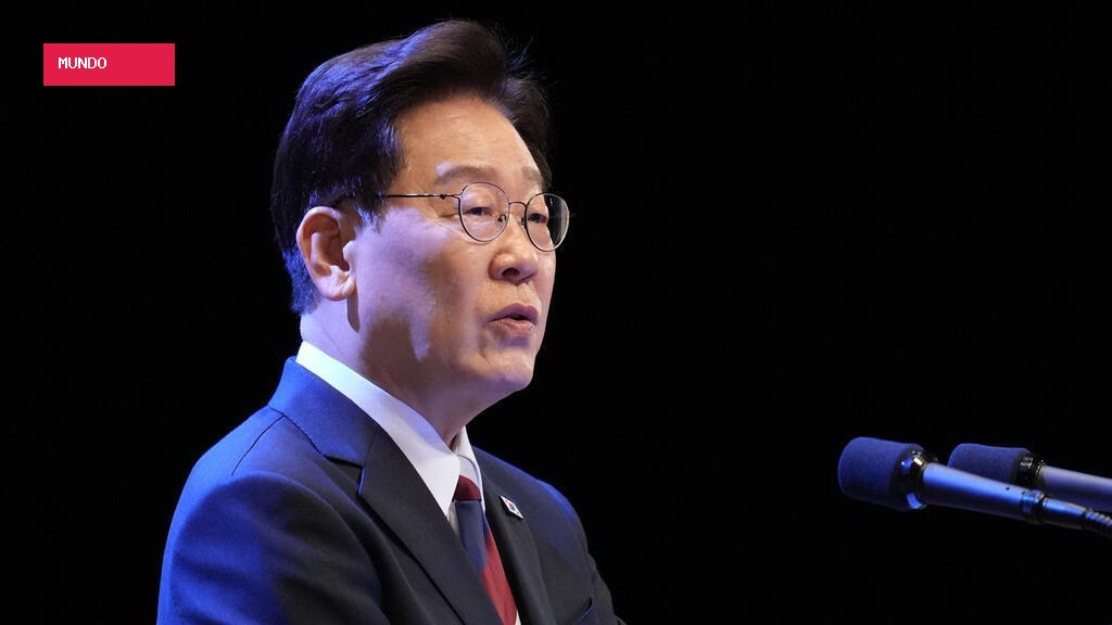 South Korea president proposes talks with Pyongyang to formally end Korean War