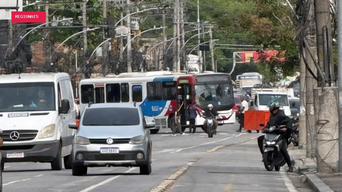 Oito ônibus são tomados como barricadas na Zona Norte do Rio