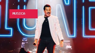 Lionel Richie é internado na UTI após passar mal durante show nos Estados Unidos