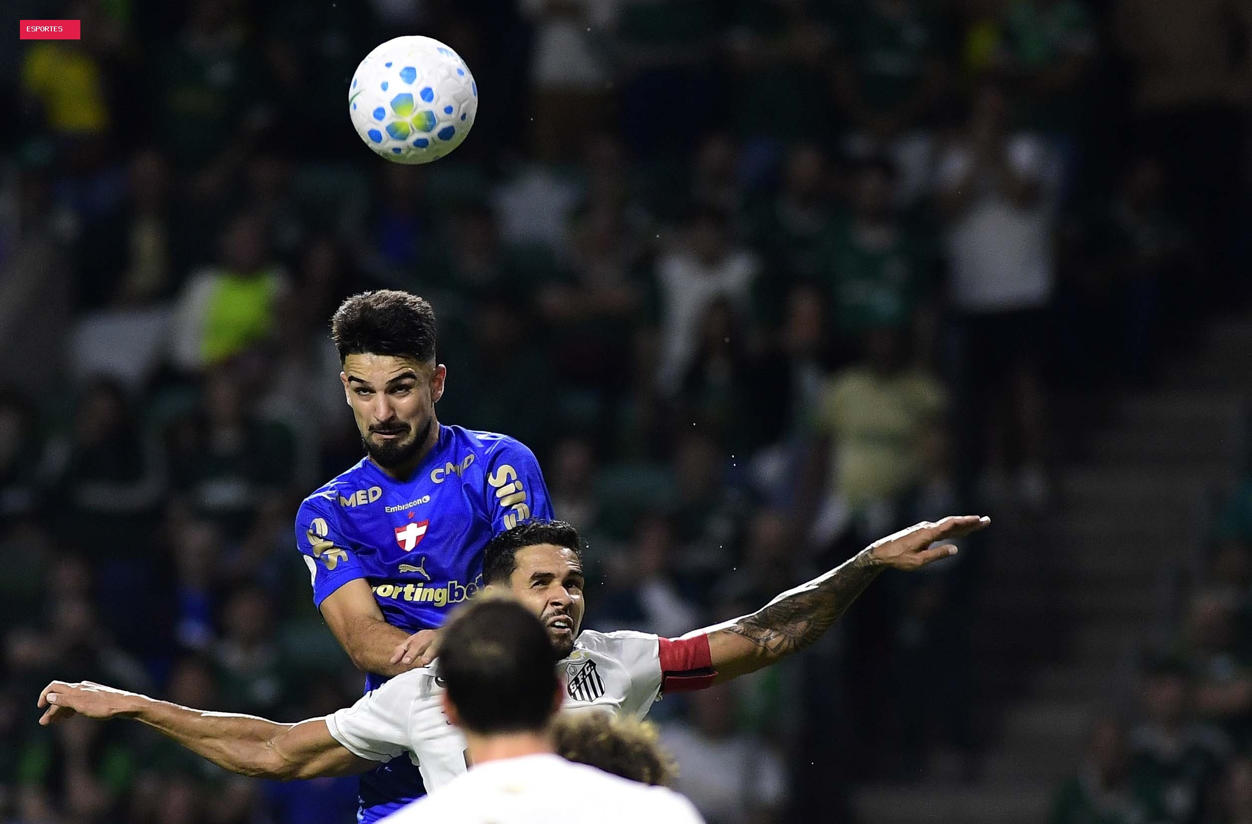 Quem é que sobe? Flaco López atinge 2,40m de altura em gol do Palmeiras contra o Santos