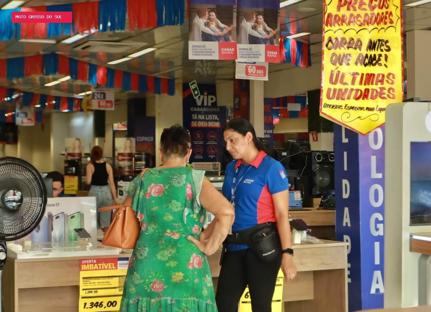 Apesar da crise nacional, bom e velho carnê mantém clientela fiel às Casas Bahia
