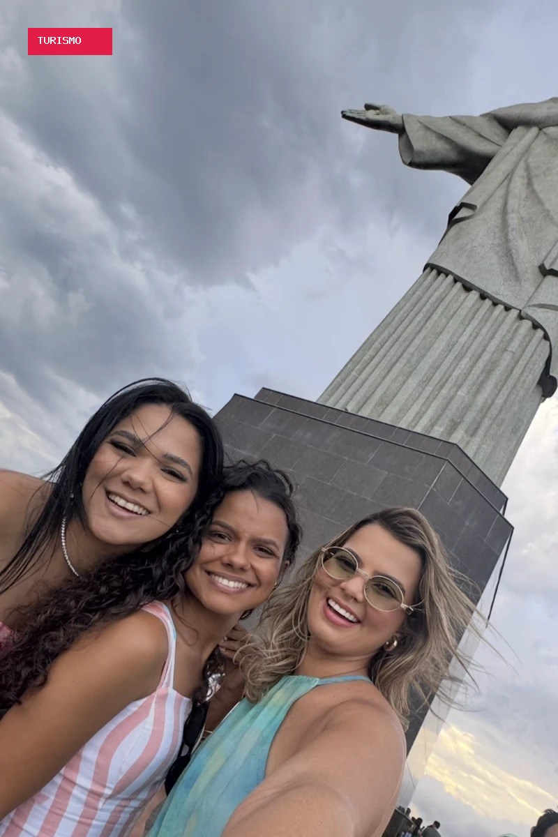 'A gente vai de arrasta': o pavor das amigas presas no Cristo Redentor na ventania
