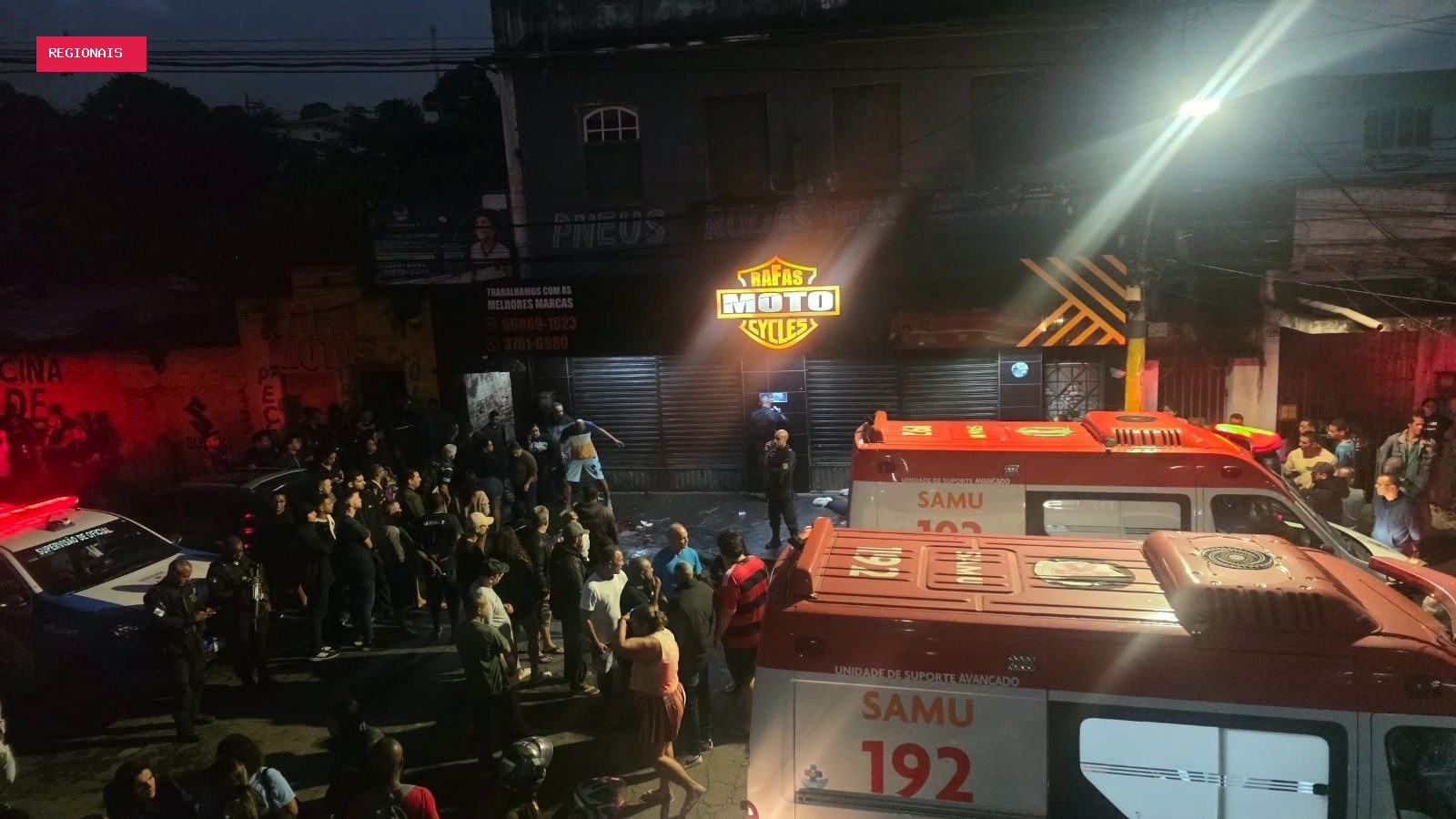Homem morre e quatro ficam feridos após motorista passar atirando em loja de Nilópolis, na Baixada