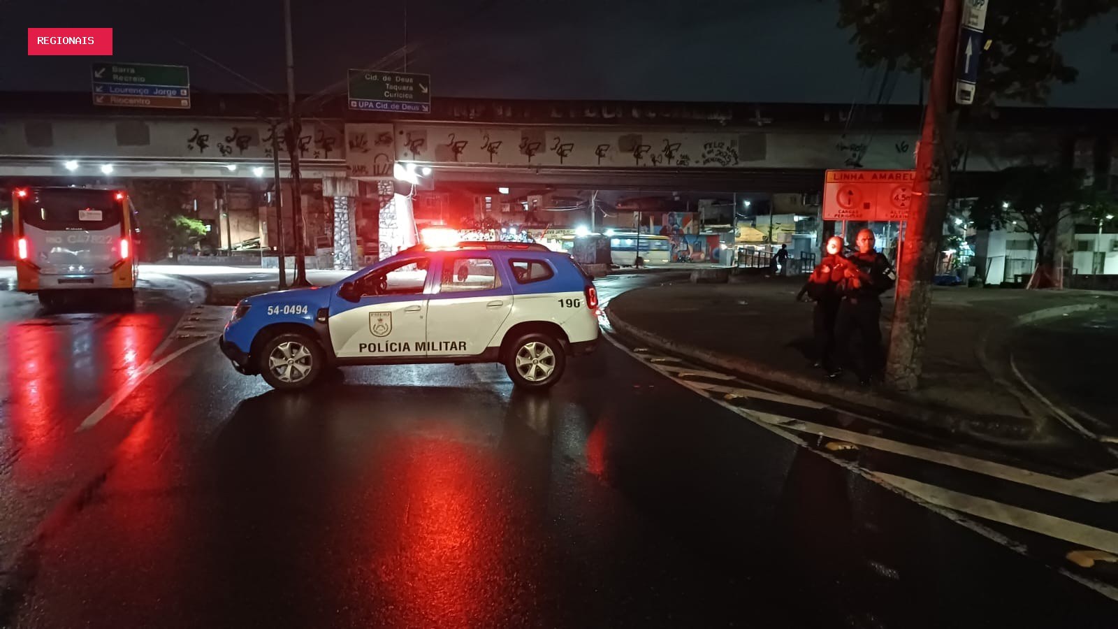 Bope faz operação na Cidade de Deus, e criminosos fecham vias da comunidade