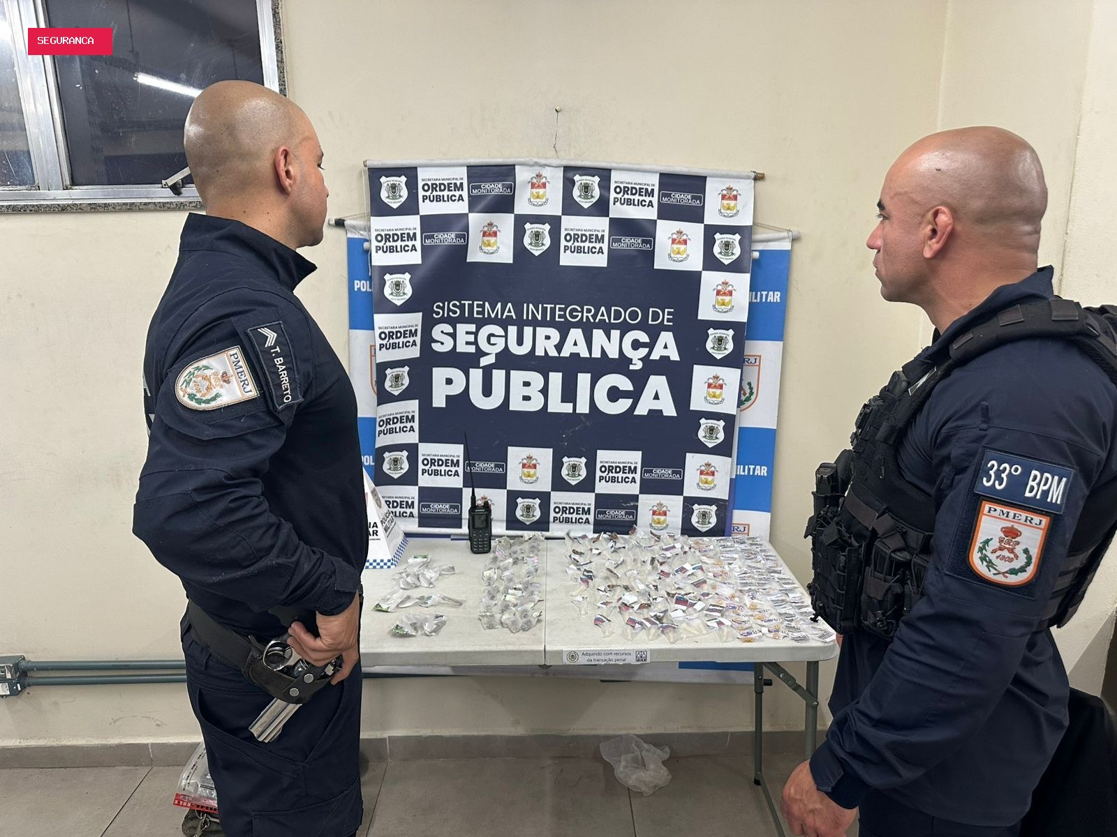 Jovem é detido e adolescente apreendido com drogas em Volta Redonda