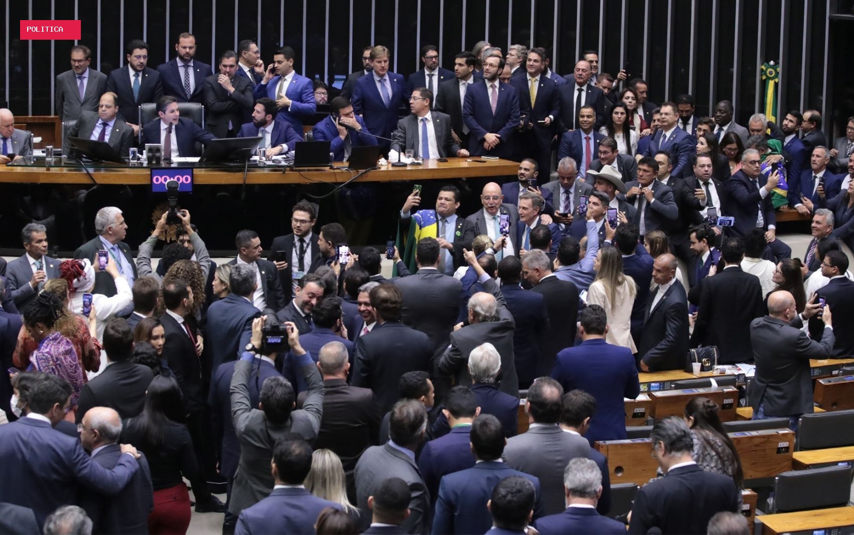 Qual a diferença entre deputado estadual e federal?