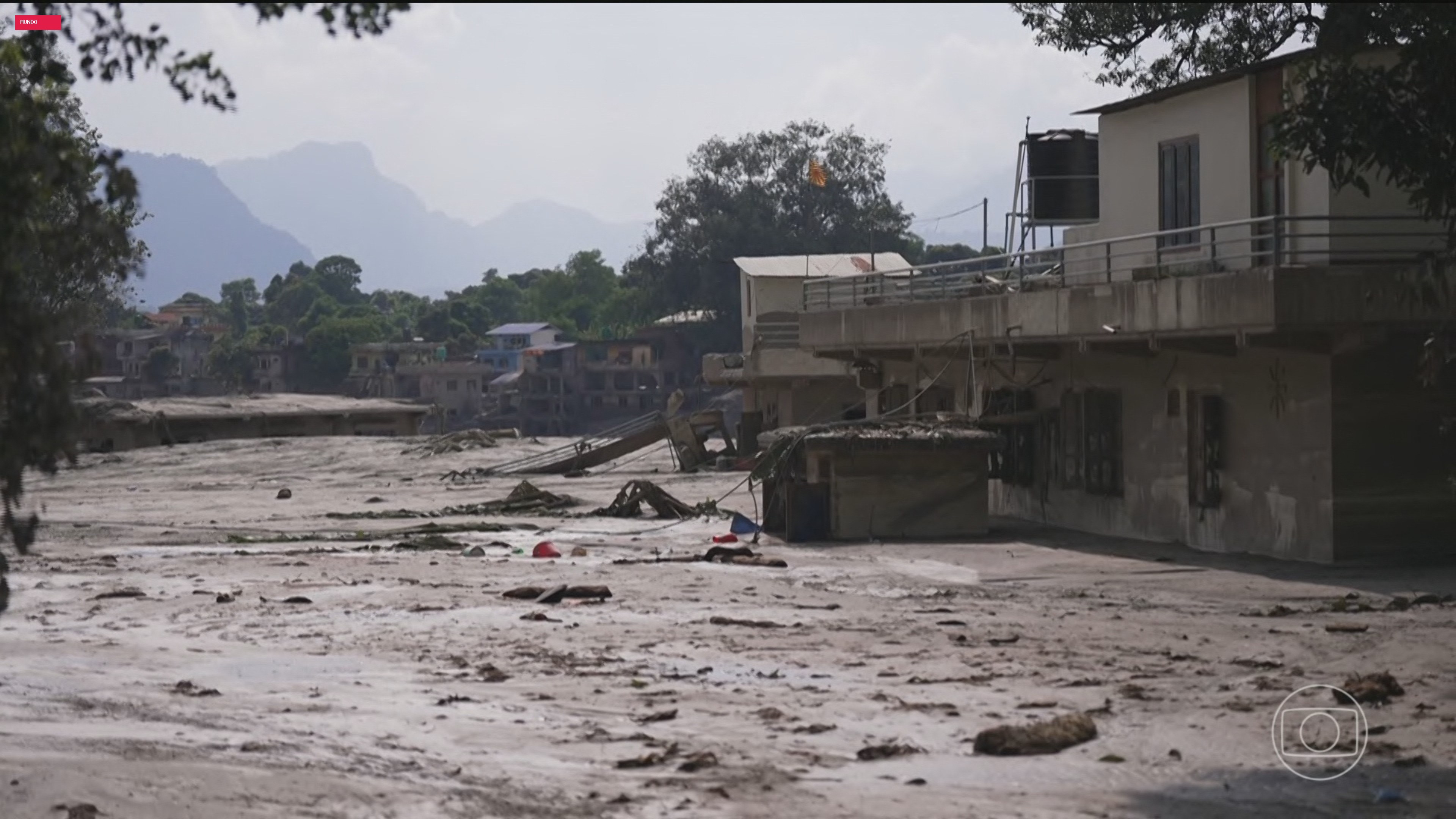 Número de mortos pelas enchentes no Nepal sobe para 675; reconstrução pode custar até R$ 26 bilhões
