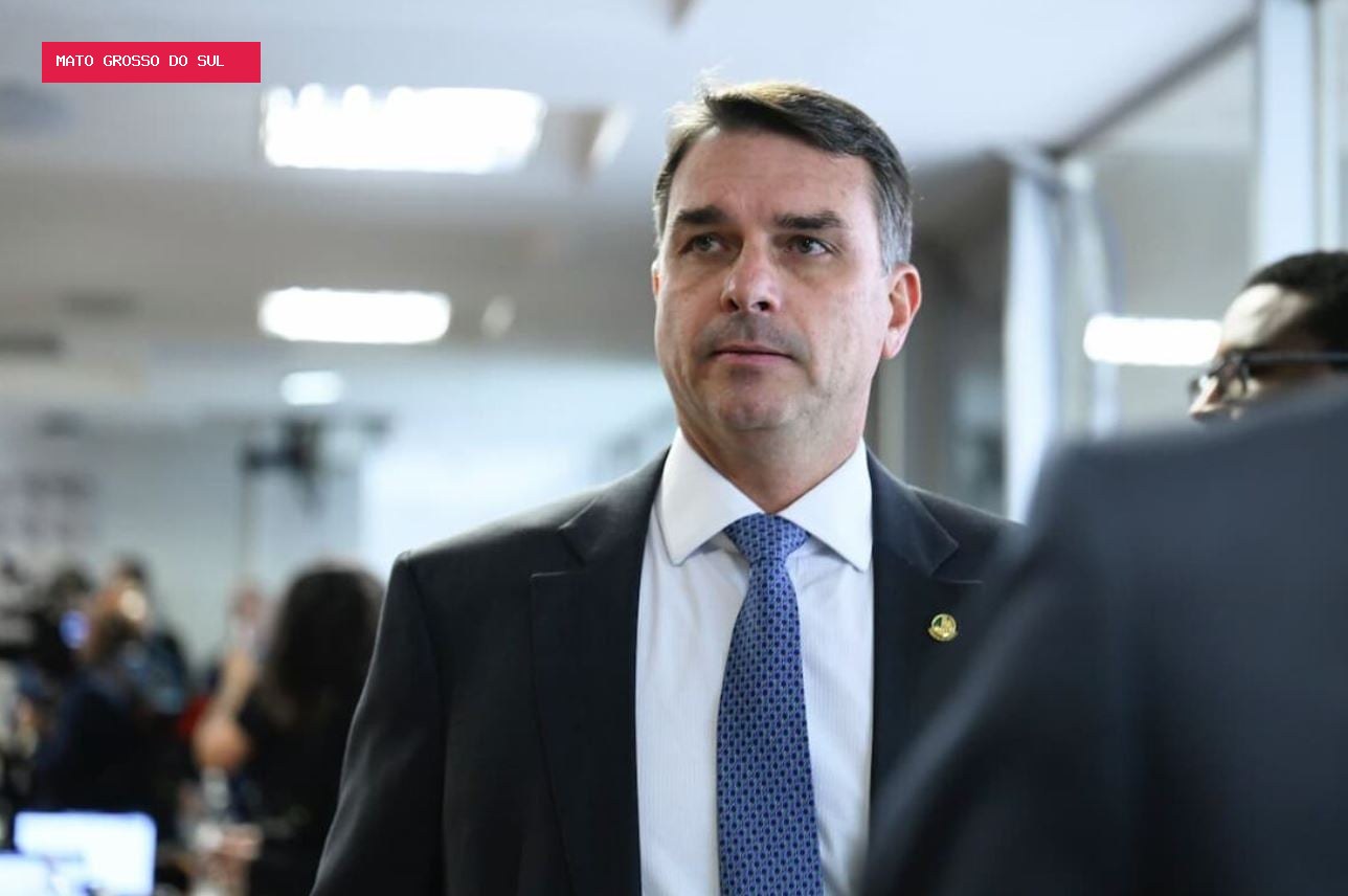 Flávio Bolsonaro registra candidatura e declara R$ 8,1 milhões em bens ao TSE