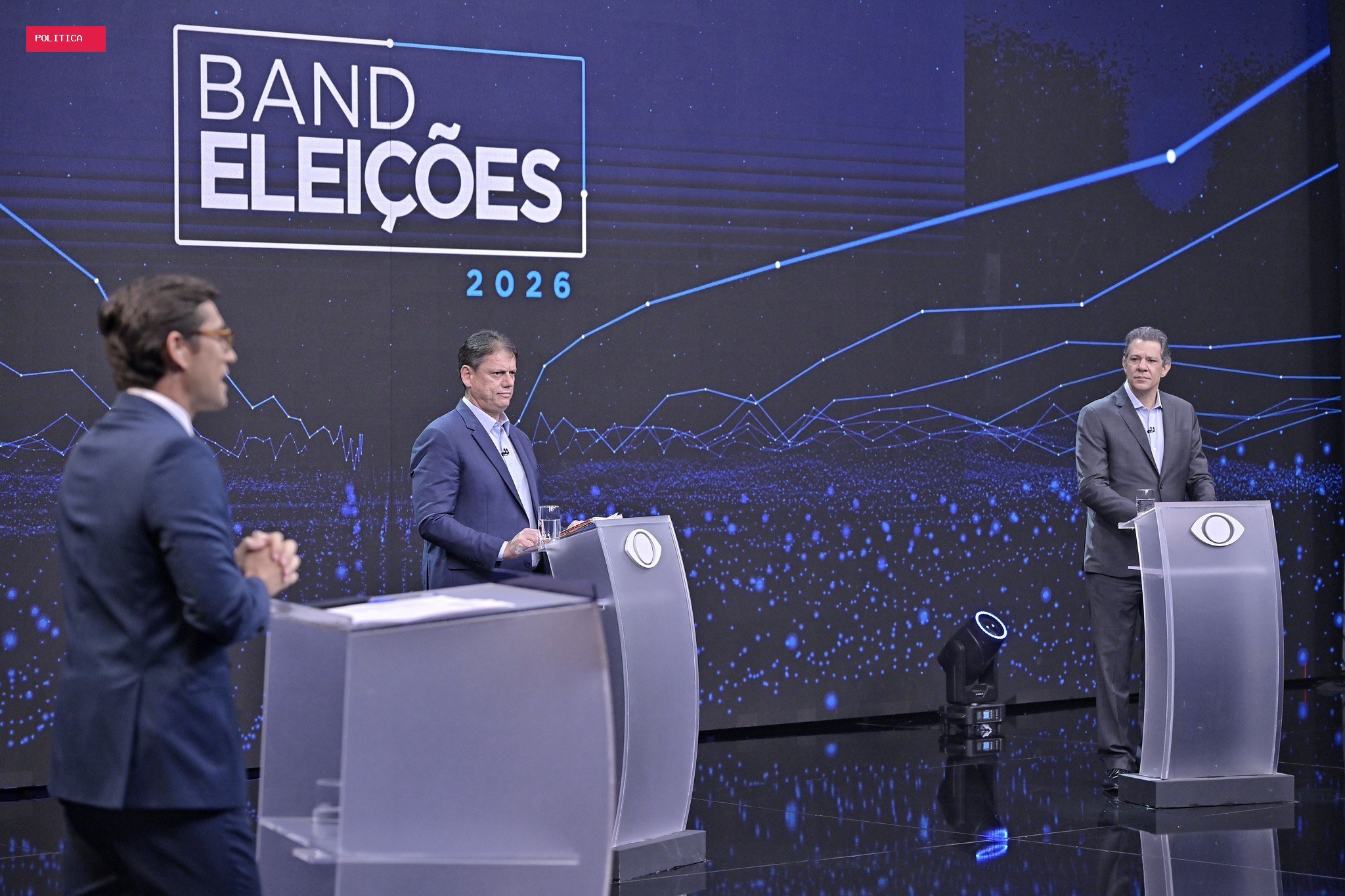 Tarcísio e Haddad fazem 1º debate nacionalizado, com dados e embates sobre PCC, tarifaço de Trump e