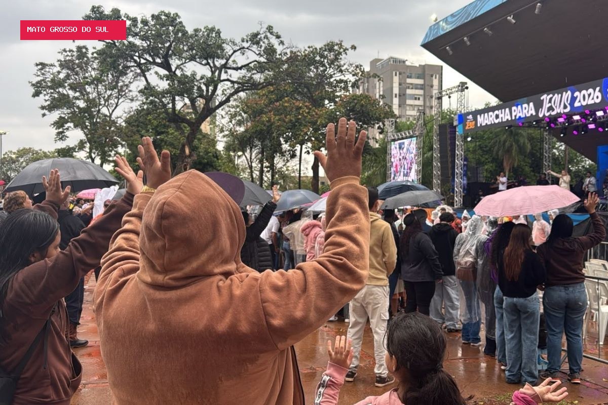 Chuva não afasta fiéis e Marcha para Jesus celebra aniversário de Campo Grande com shows e adorações