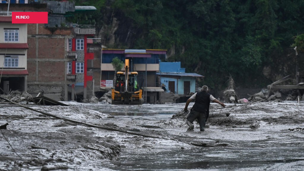 Live: At least 160 dead and 400 tourists missing in Nepal landslide
