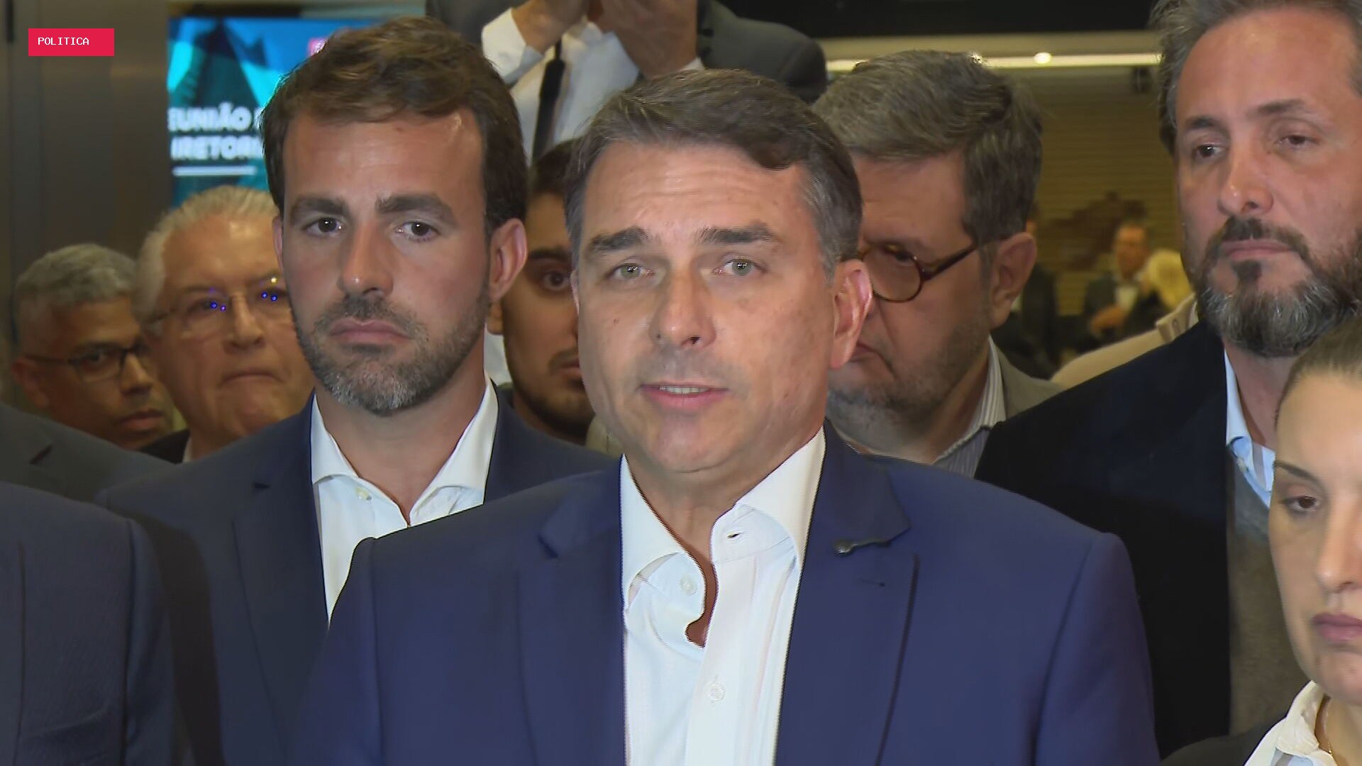 ?Vocês vão parar no tempo? Não sou eu que tenho que prestar conta, é o Lula’, diz Flávio Bolsonaro sobre