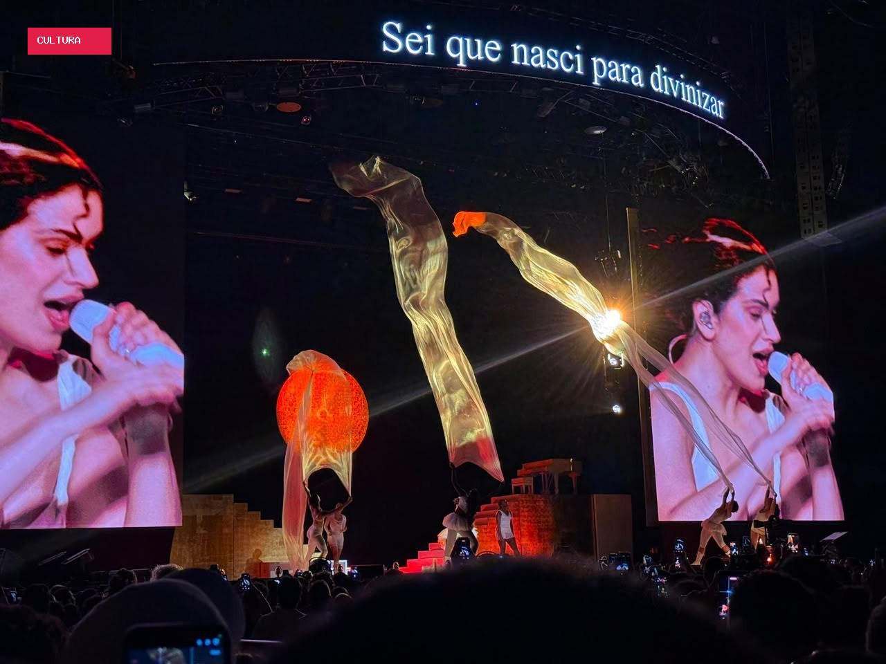 Com orquestra e artes clássicas, Rosalía transforma disco ambicioso em seu melhor show