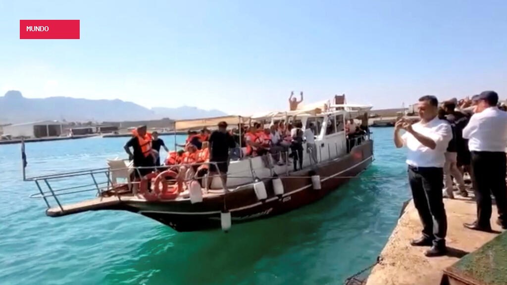 Cyprus: Ferry capsizes with hundreds on board