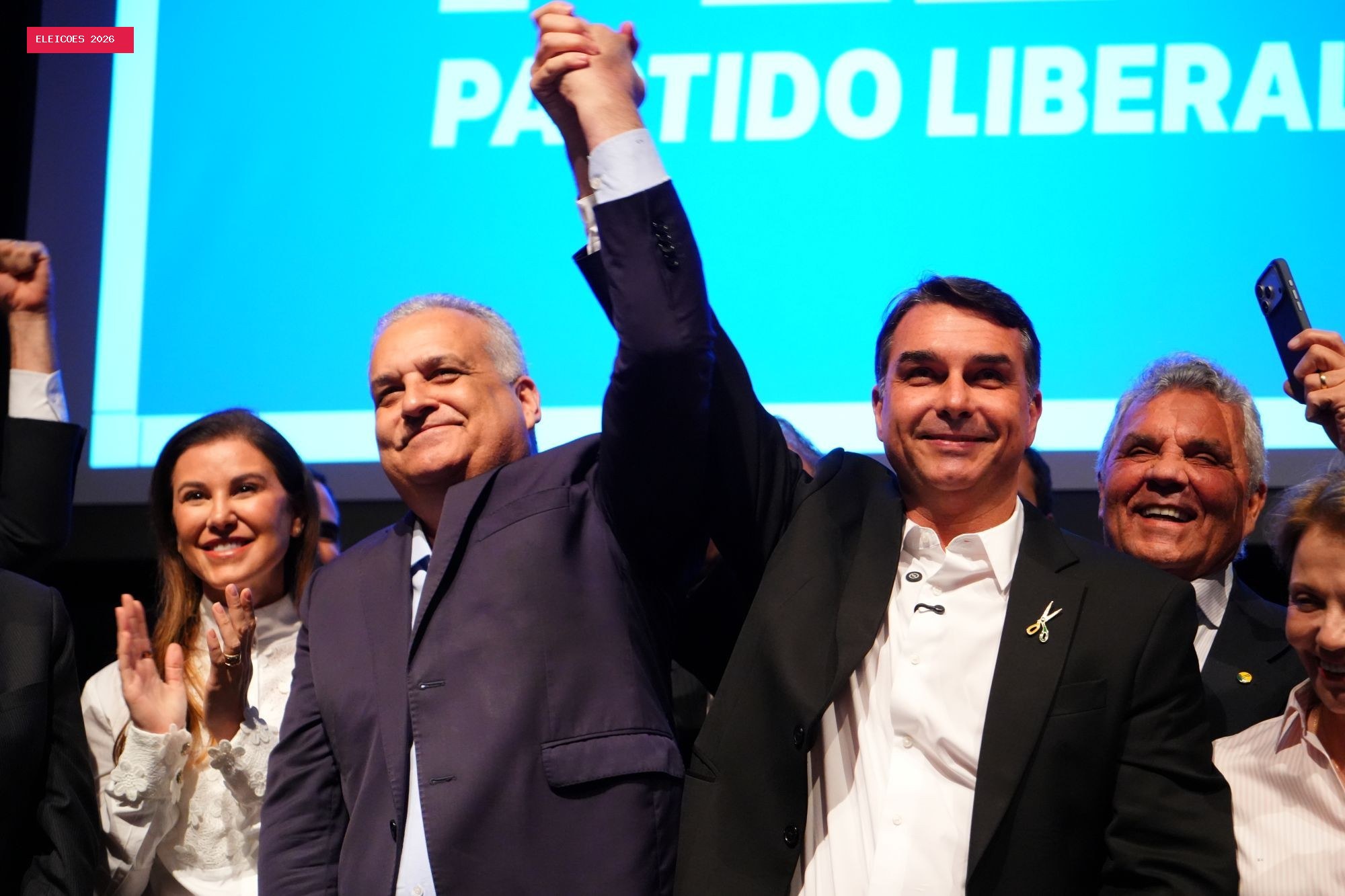 Escolha do vice de Flávio Bolsonaro reforça ofensiva para tentar colar em Lula escândalo do INSS