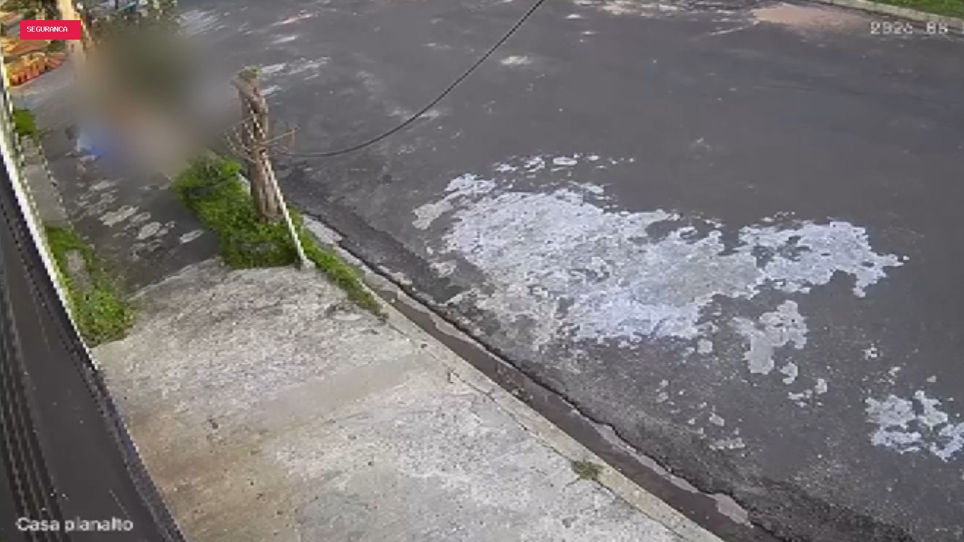 VÍDEO: menino de 12 anos fica gravemente ferido após ataque de pitbull no interior de SP