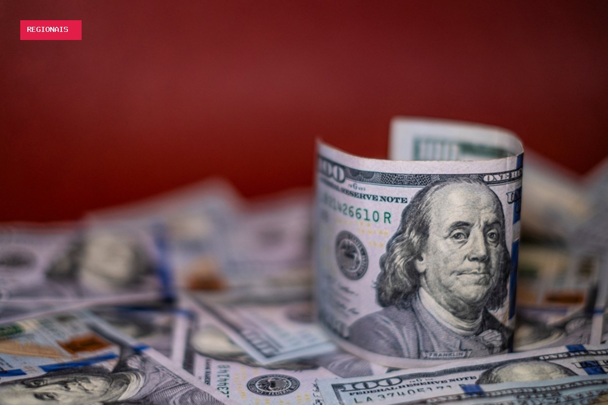 Dólar opera em leve alta com petróleo acima dos US$ 80 por barril