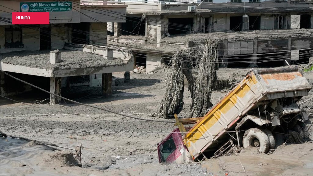At least 22 bodies recovered, hundreds missing after Nepal-Tibet flash floods