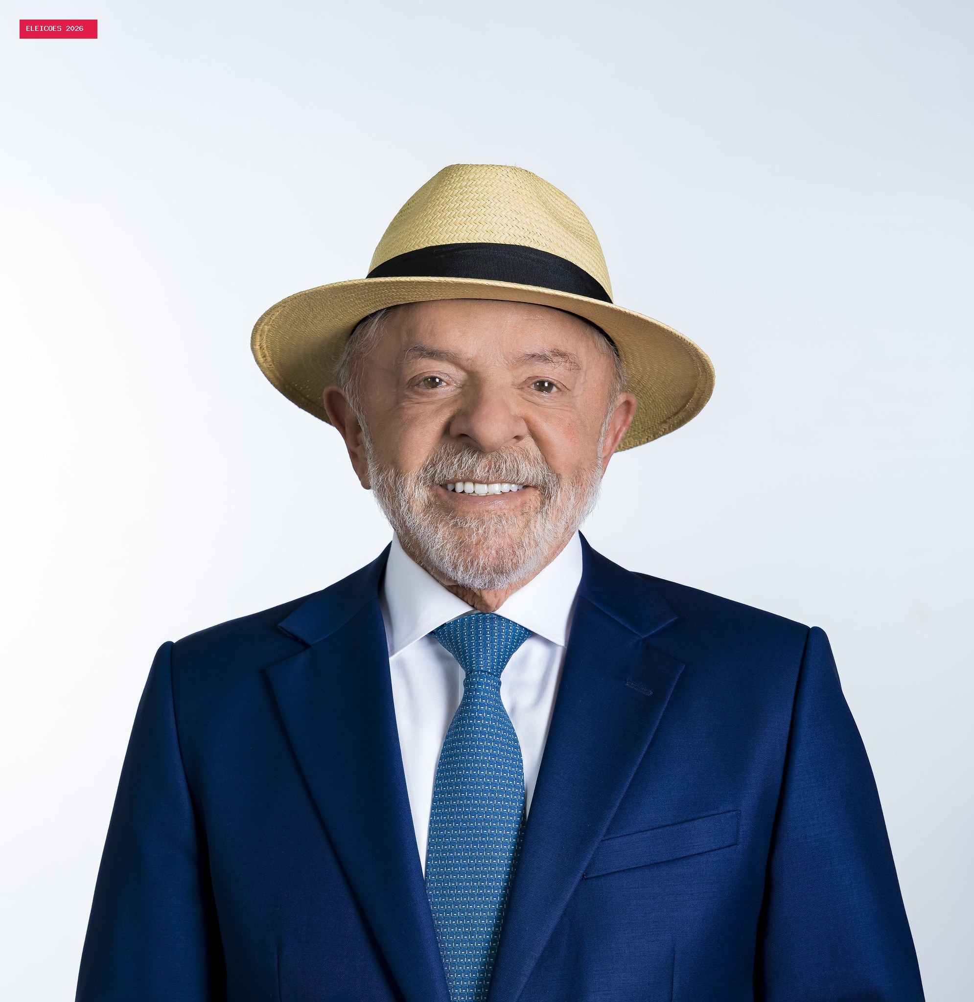Ministério Público Eleitoral não vê irregularidade na foto de Lula com chapéu na urna