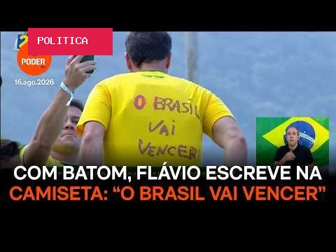 Em ato, Flávio usa camiseta com a frase “O Brasil vai vencer”