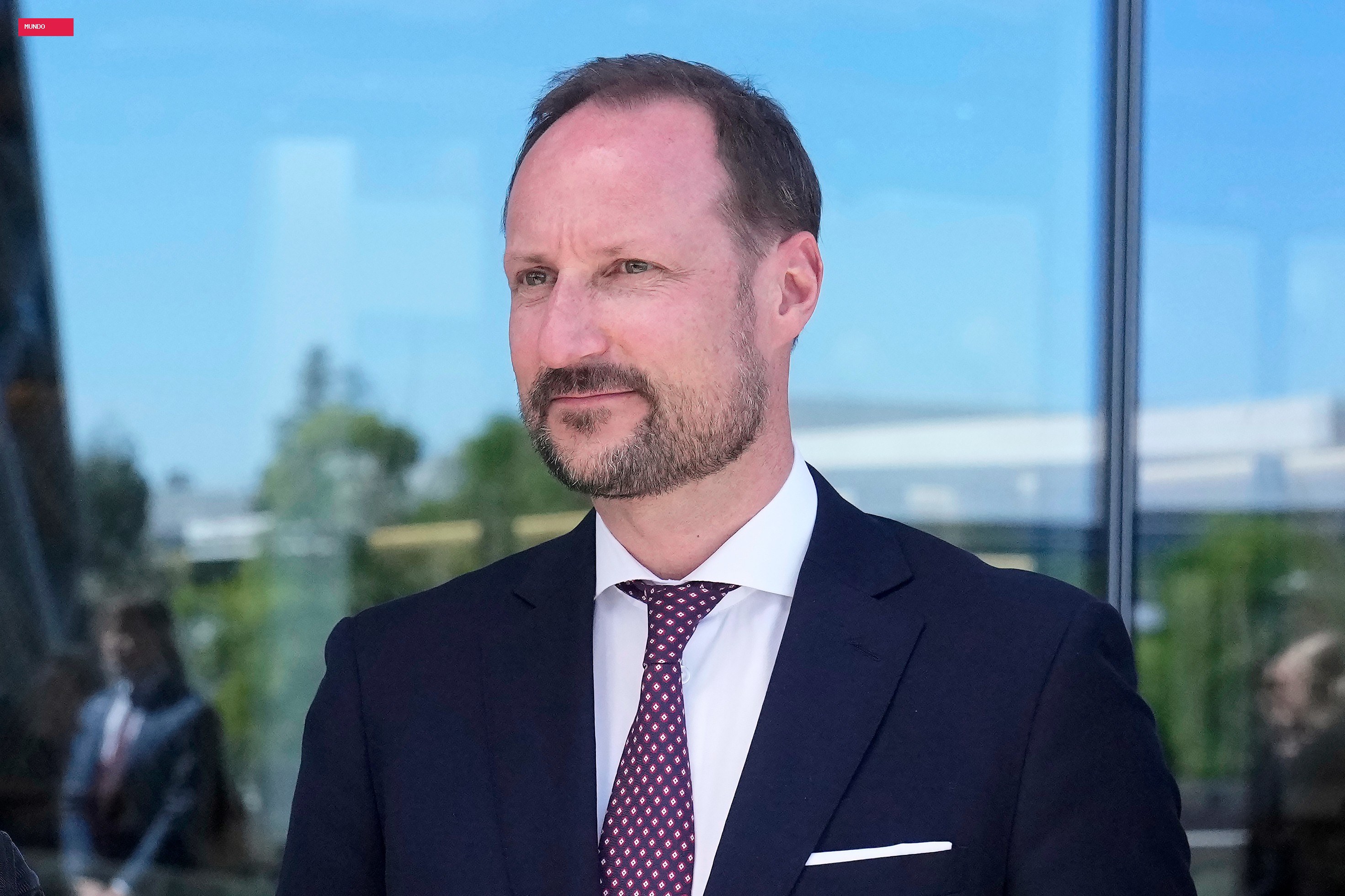 Príncipe herdeiro da Noruega se torna rei Haakon VIII após morte do pai