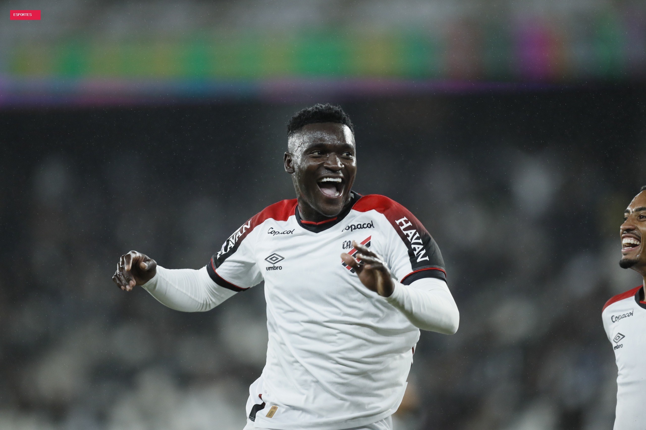 Artilheiro do Brasileirão, Viveros participa de mais da metade dos gols do Athletico na competição