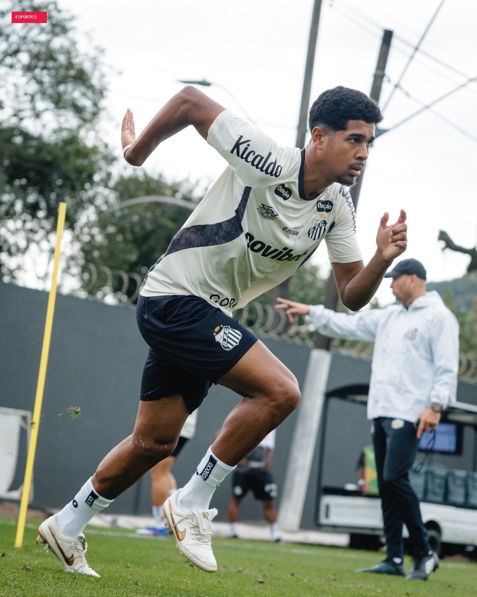 João Ananias desbanca veterano e se firma como titular da zaga do Santos