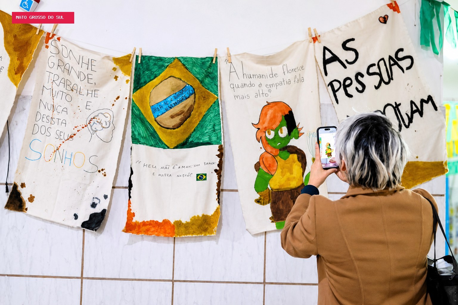 Projeto transforma muros de escolas municipais em painéis sobre sustentabilidade