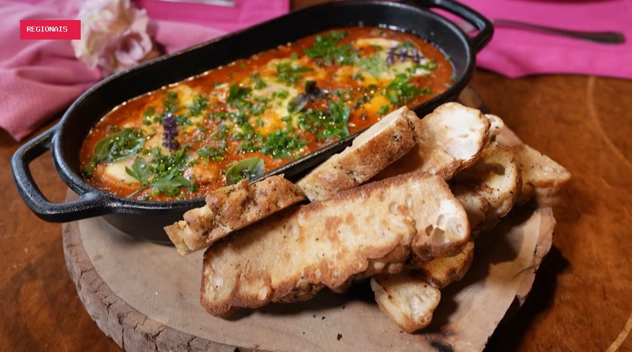 Gema dura ou mole? Aprenda receita que cozinha ovos no molho de tomate