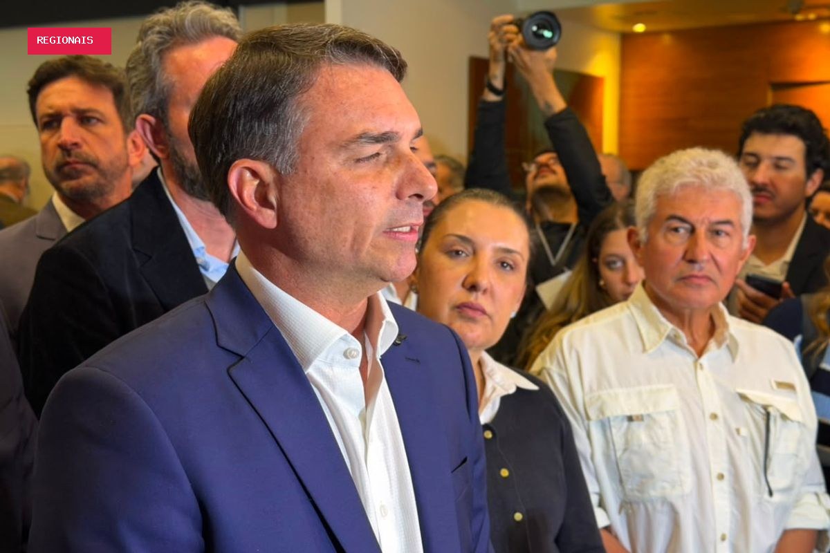 Flávio Bolsonaro vai conversar com ministro de Bukele sobre segurança