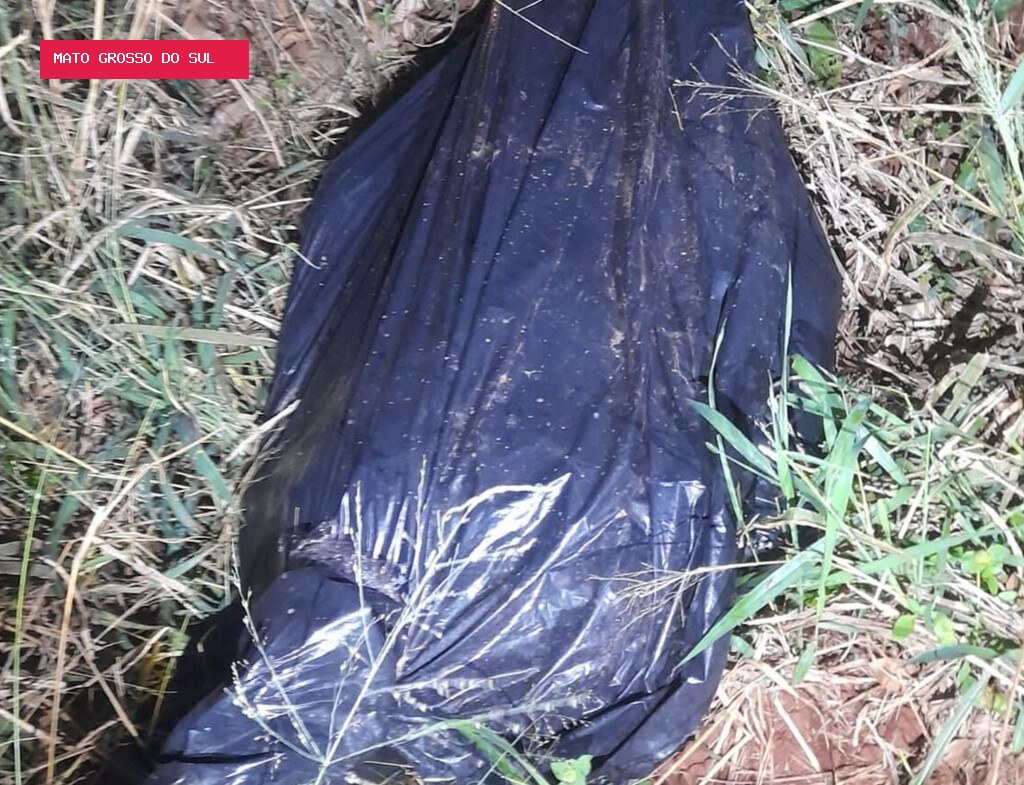 Morte de homem encontrado em lona pode ter ligação com tráfico
