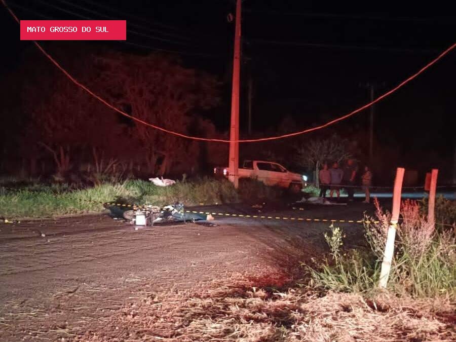 Condutor perde o controle da moto e morre após atingir poste