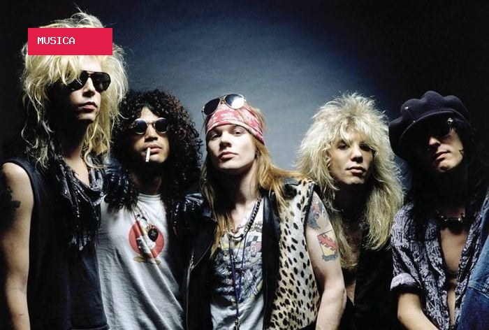 Slash revela o que realmente agravou briga com Axl Rose: "Era superficial e estúpido"