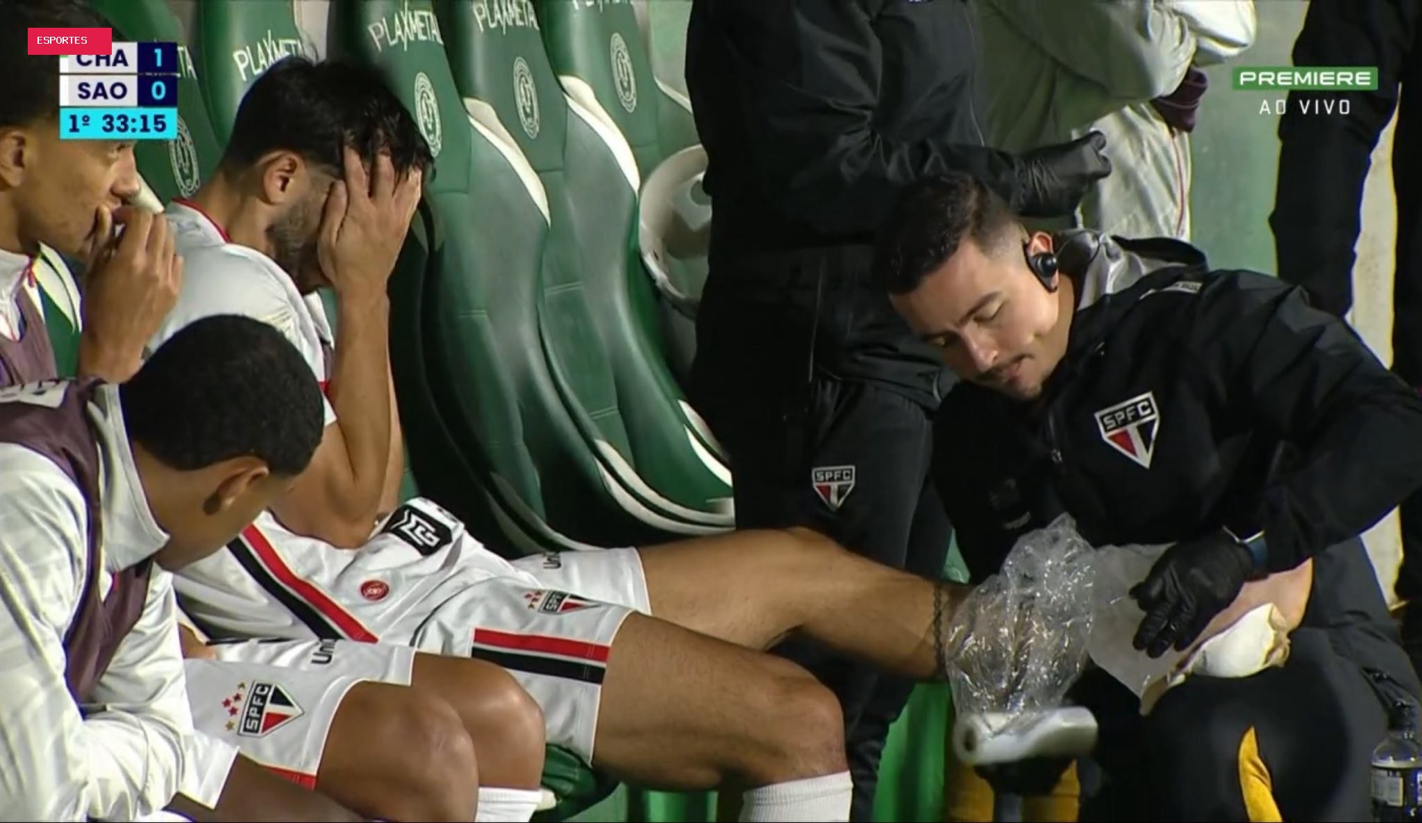 Calleri, do São Paulo, inicia tratamento no tornozelo e não tem previsão de retorno