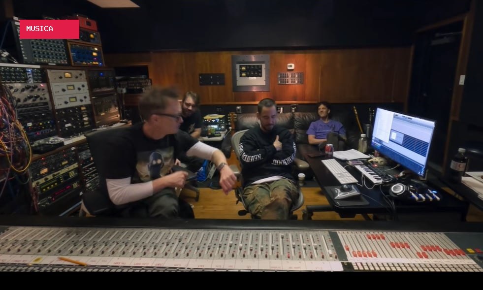 Mark Hoppus se arrepia ouvindo Linkin Park e emociona Mike Shinoda: “não dá para fingir”