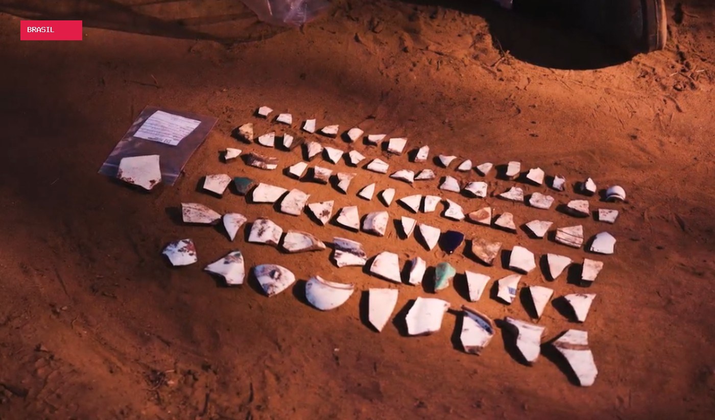Porcelanas e louças que podem ter quase 200 anos são encontradas abaixo de rodovia do Paraná durante