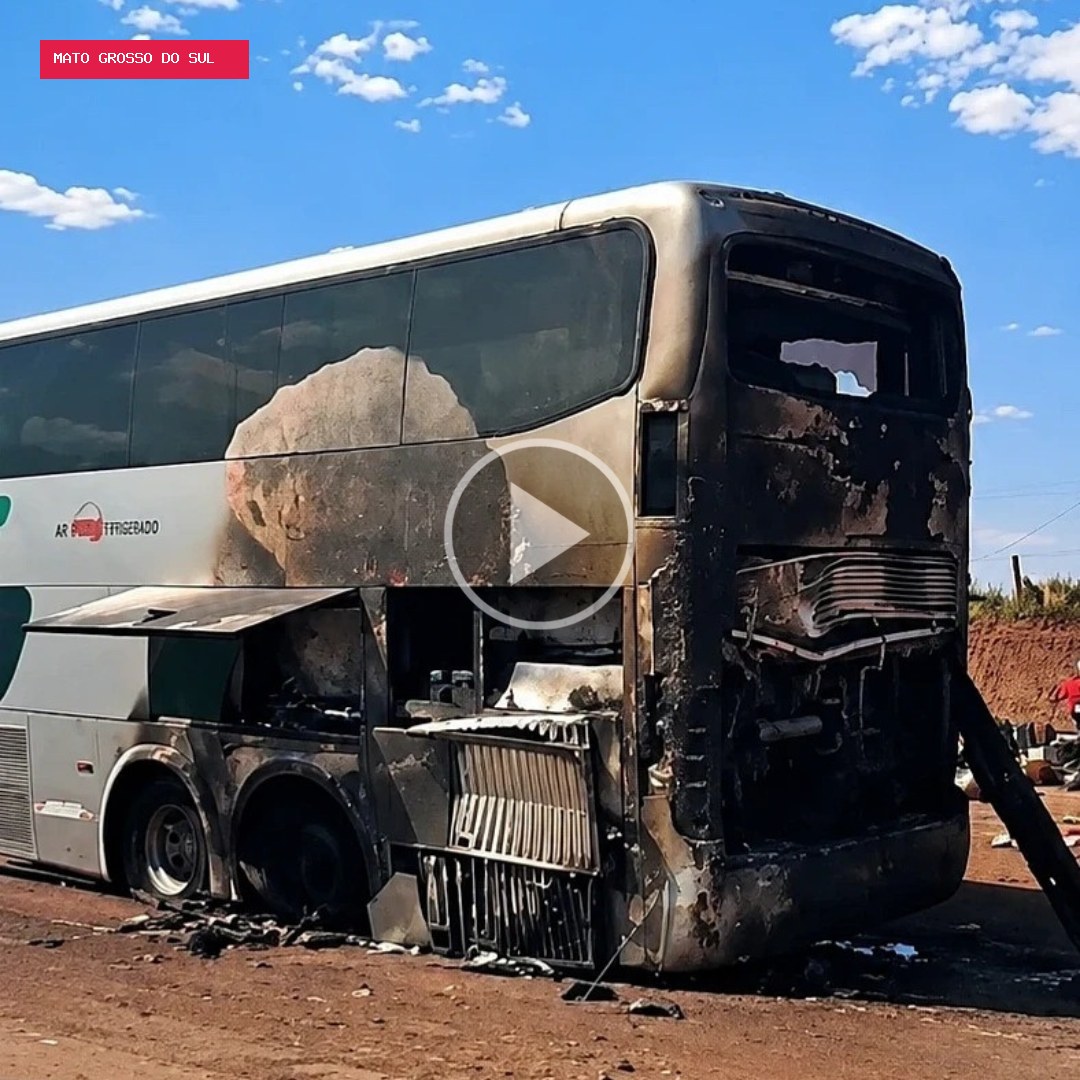 Traseira de ônibus pega fogo durante viagem em Jaraguari na BR-163