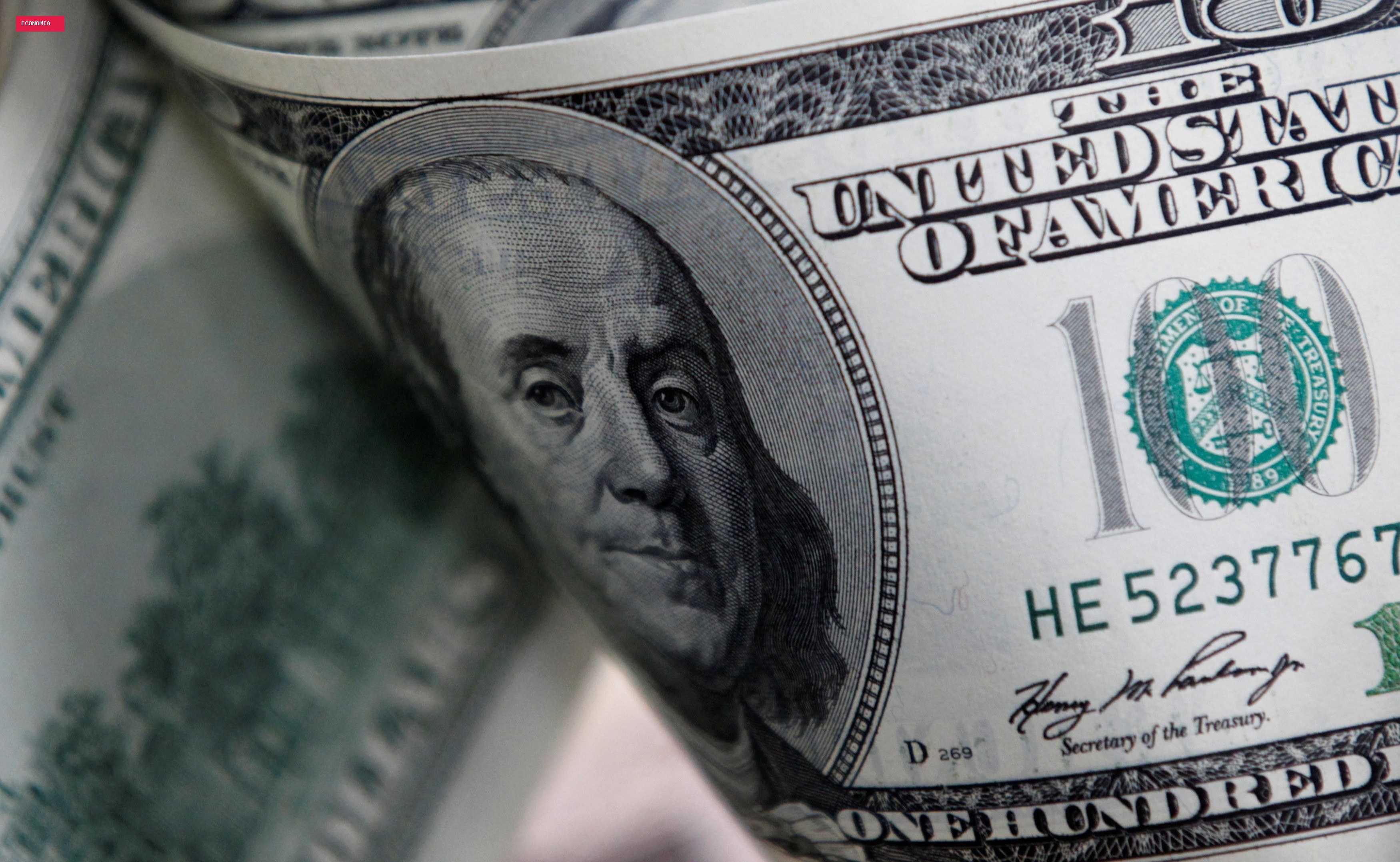 Dólar oscila, com inflação dos EUA e Oriente Médio no foco; Ibovespa cai