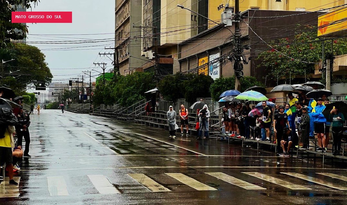 Chuva cancela desfile cívico-militar em Campo Grande que celebra 127 anos