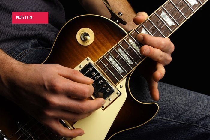 Os 50 melhores riffs de metal e rock de todos os tempos, segundo a Guitar World