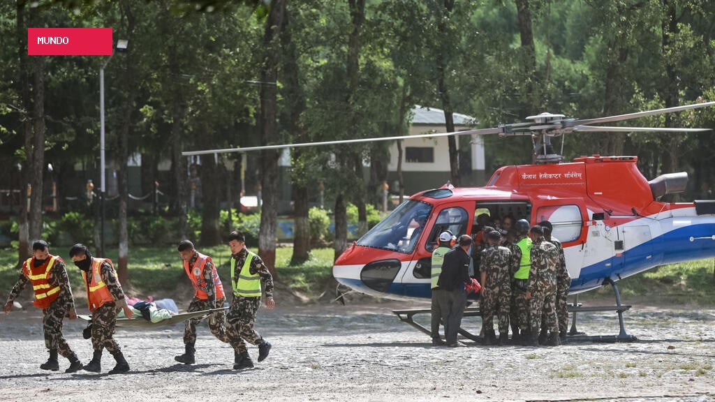 Resgates continuam no Nepal; China suspende operações diante de risco de nova avalanche