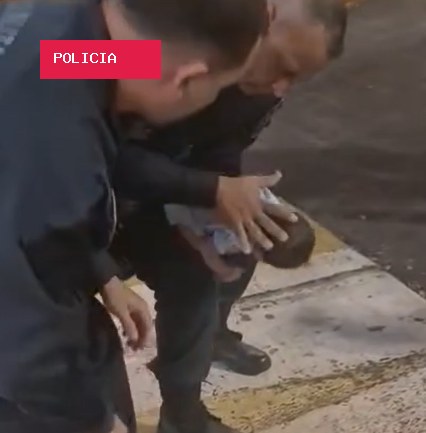 Família corre até o quartel e policiais socorrem bebê engasgado em Campo Grande