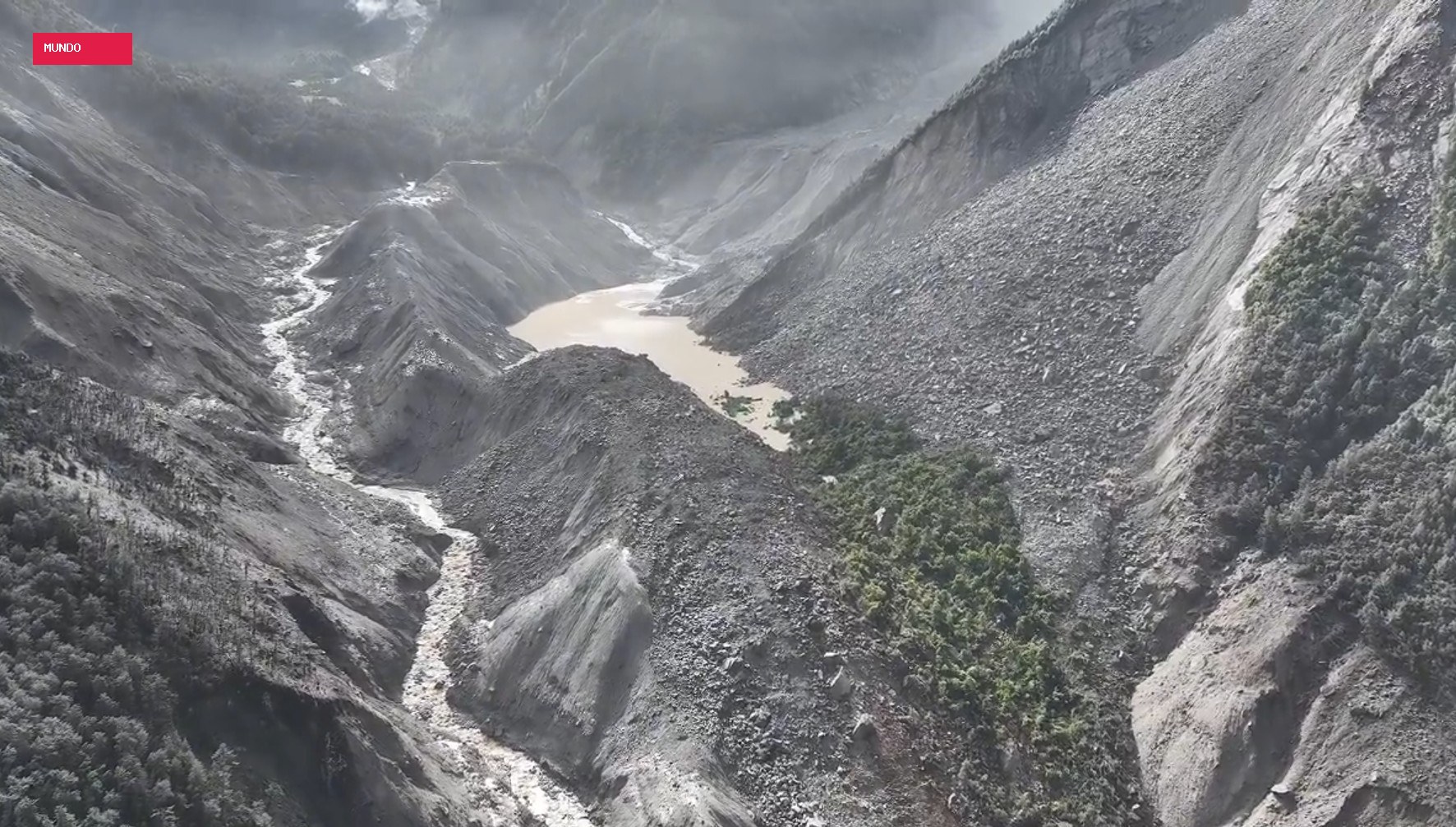 Lago no Nepal transborda, nível da água sobe e resgates são interrompidos