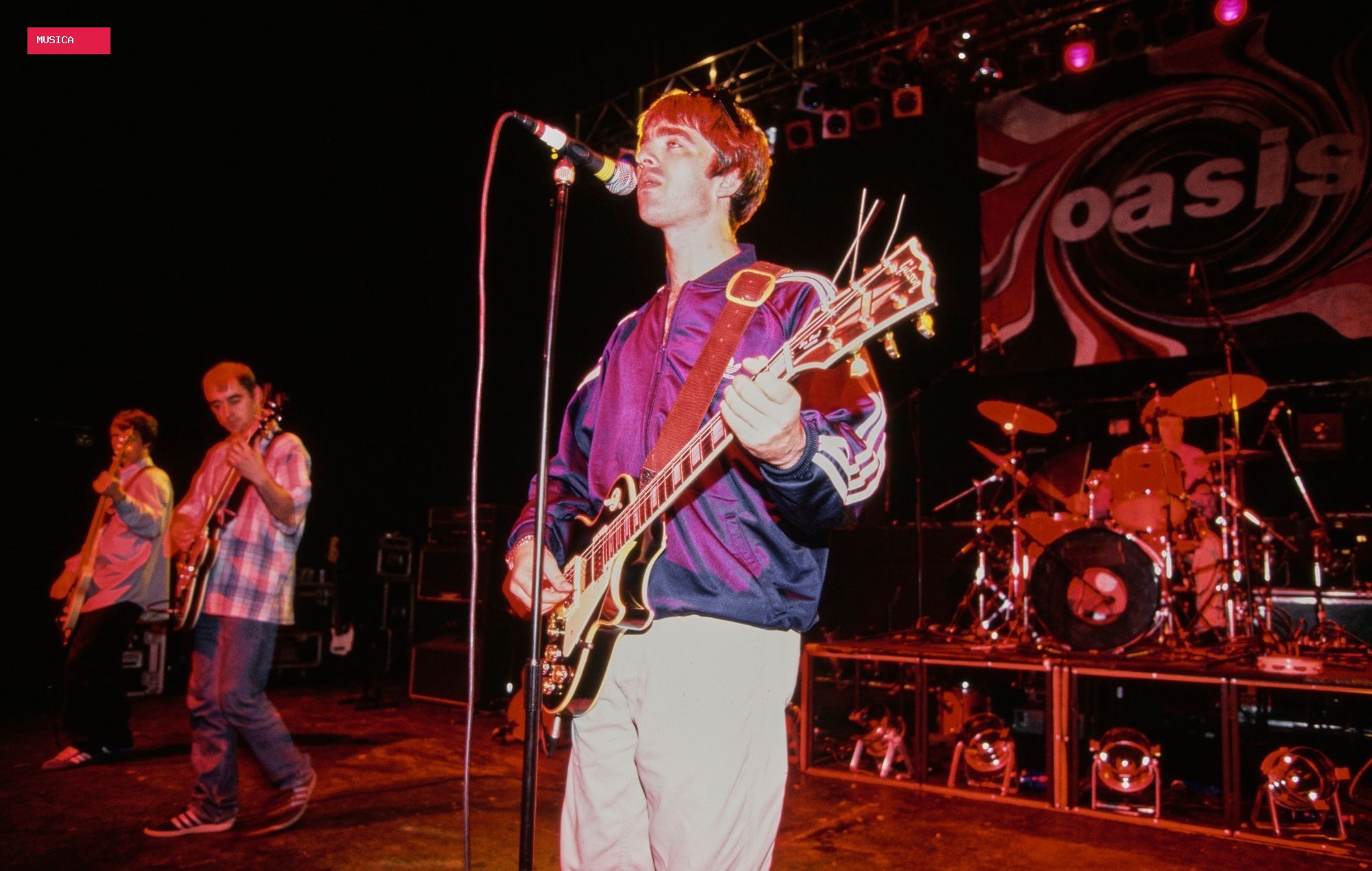 Watch previously-unseen footage of Oasis’ early 1994 gig in Glasgow