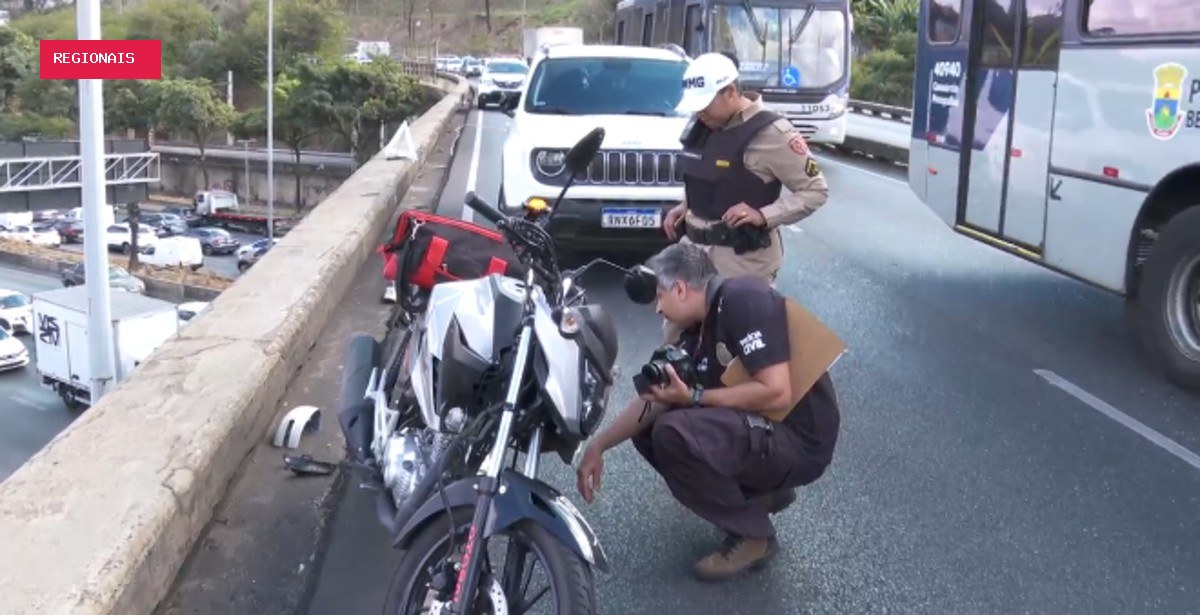 Motociclista morre após ser atingido por carro e cair de viaduto em BH